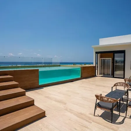 2Br Condo W/ Rooftop Oceanview & Centric Location